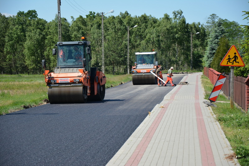 Nowy asfalt na powiatówce w Laszczynach